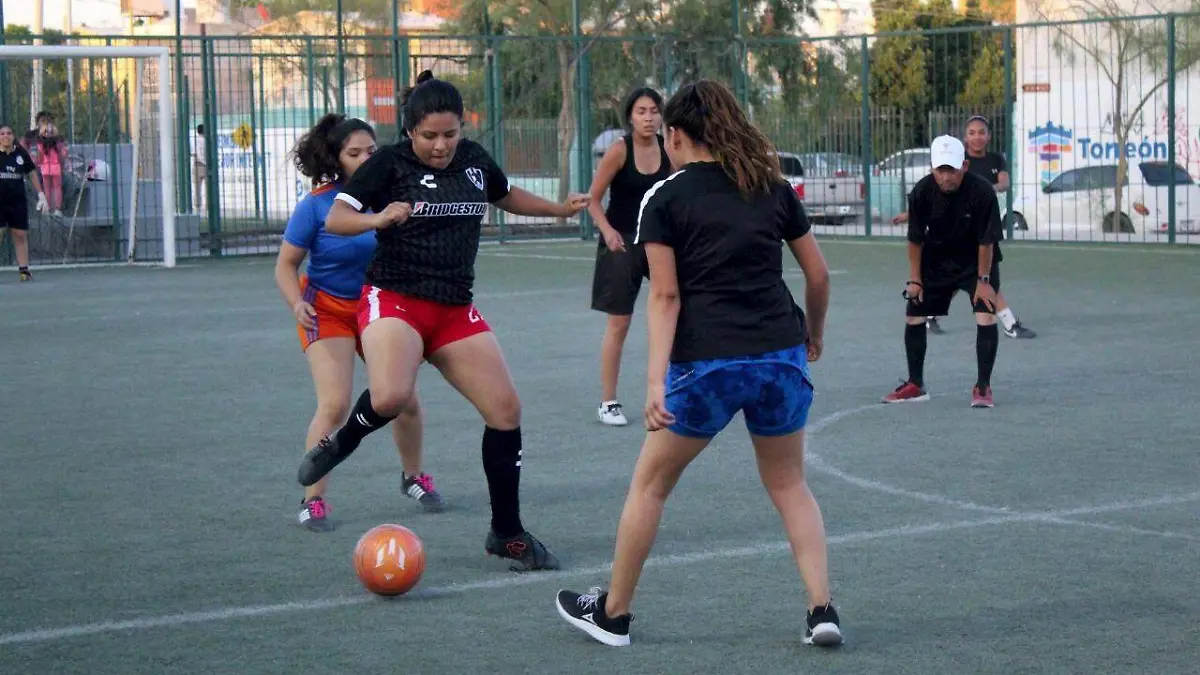 28 Activan canchas de Línea Verde con futbol 7